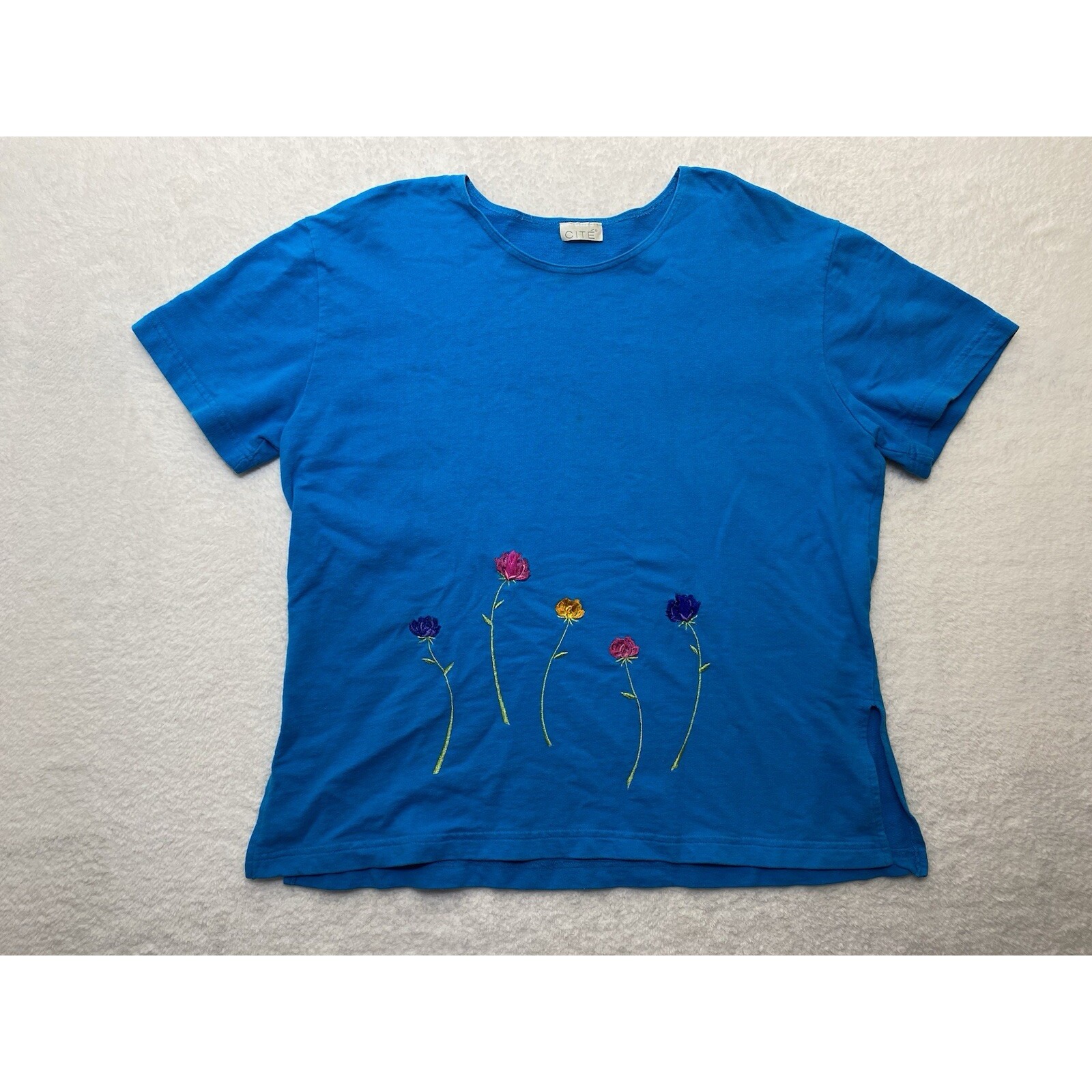 Vintage Cottage Core Women's T Shirt Size Medium? Blue W/ Embroidered Flowers